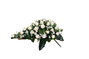 Blommor till begravning Mariefred - Beställ blommor till begravning - Kistdekoration vita rosor och grönt